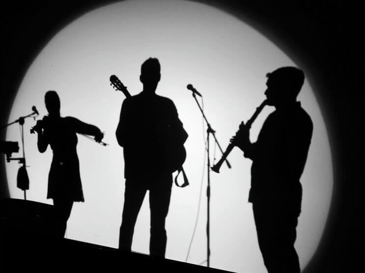 Malo sur scène en ombres chinoises